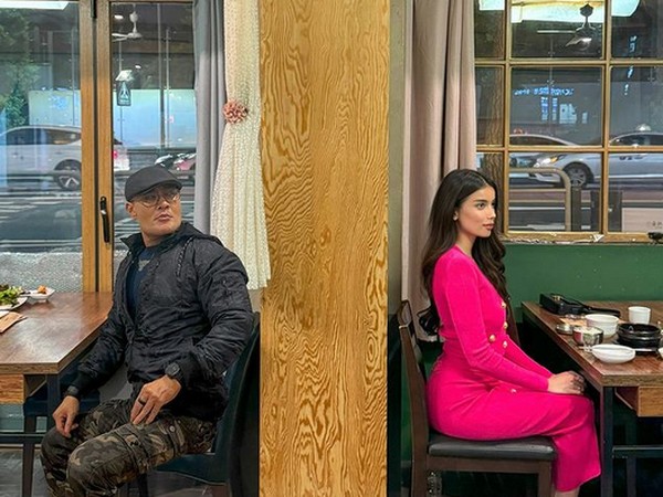 deddy-corbuzier-dan-sabrina-makan-malam-rayakan-ultah-pernikahan-5_43