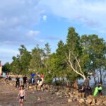 Libur Lebaran, Pantai Kenyamukan Dipadati Wisatawan Keluarga