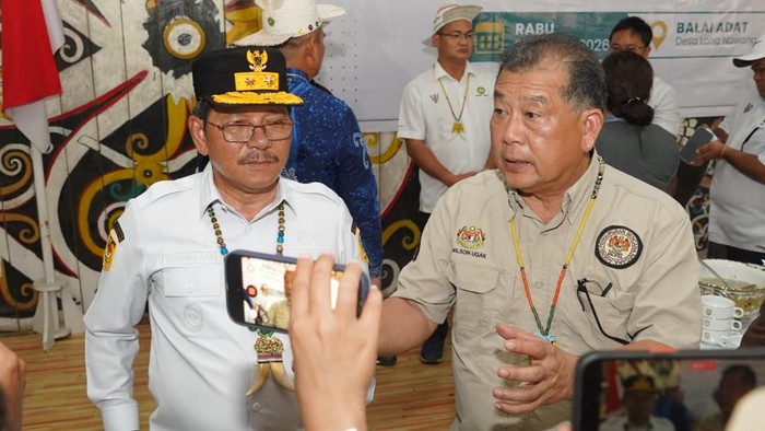 Wakil Gubernur Kaltara (kiri) bersama Wamen Digital Sarawak (kanan). (dok Istimewa)