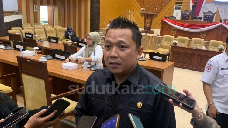 Deni Hakim Anwar
