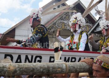 Prosesi Adat Warnai Pembukaan Festival Dayak Kenyah 2026 di Pampang