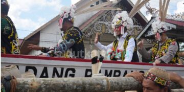 Prosesi Adat Warnai Pembukaan Festival Dayak Kenyah 2026 di Pampang