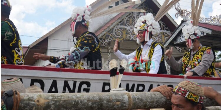 Prosesi Adat Warnai Pembukaan Festival Dayak Kenyah 2026 di Pampang