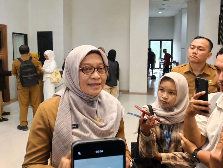 Sekretaris Daerah Provinsi Kalimantan Timur, Sri Wahyuni saat Wawancara dengan awak Media di Gedung E DPRD Kaltim, Senin (15/6/2026). Foto: iN/sudutkata.com