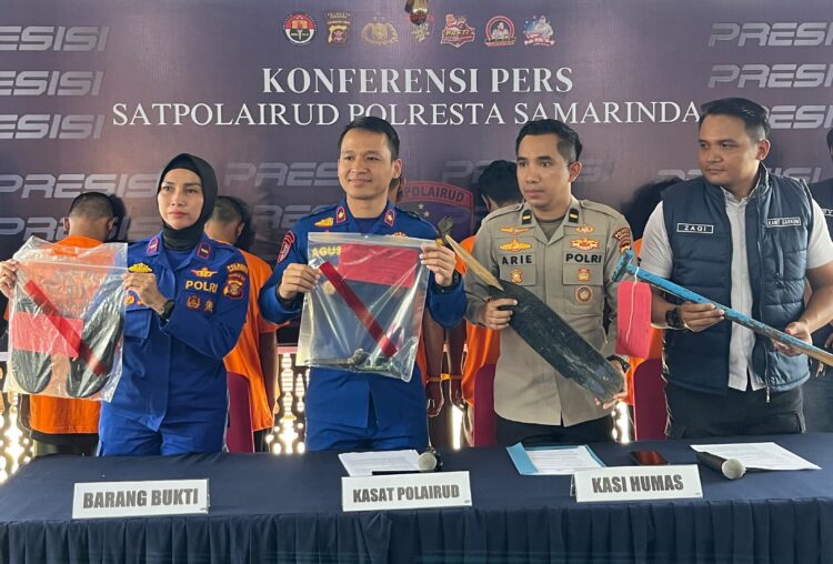 pengungkapan Kasus Pengeroyokan ABK Kapal yang Berhasil di amankan oleh Satpolairud Polresta Samarinda. Foto: iN/sudutkata.com