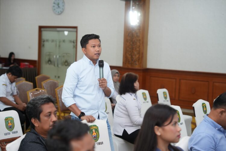 Erwin Febrian Syuhada menyampaikan pandangannya dalam sebuah forum. (dok. pribadi)