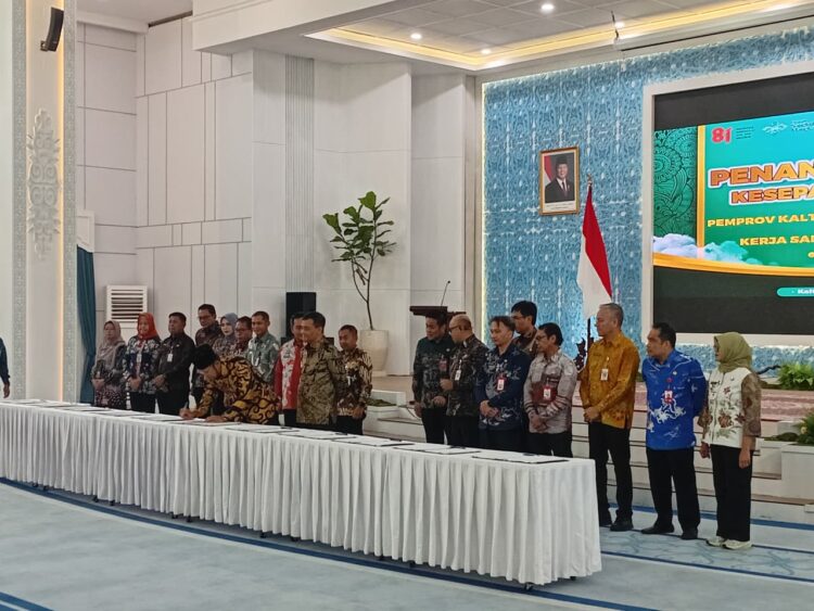 PENANDATANGANAN NASKAH KERJA SAMA ANTARA PEMERINTAH PROVINSI KALIMANTAN TIMUR DAN PEMERINTAH PROVINSI JAWA TENGAH. (Foto: iN/sudutkata.com)