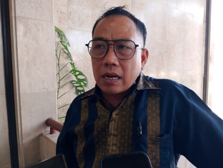 Anggota Komisi IV sekaligus Sekretaris Fraksi Partai Golkar DPRD Kaltim, Dr. Sarkowi V. Zahry, yang juga menjabat sebagai Ketua Pansus Raperda Jasa Lingkungan. (Foto: iN/sudutkata.com)