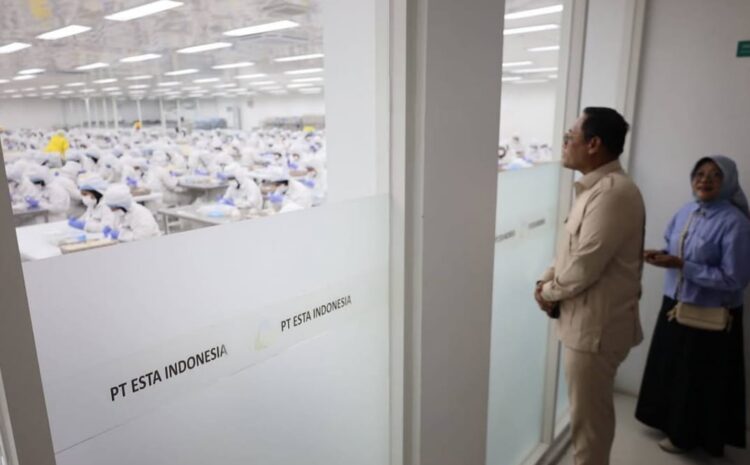 Wakil Gubernur Kalimantan Timur, Seno Aji meninjau proses pengolahan sarang burung walet di PT Esta Indonesia Tbk, Terboyo Industrial Park, Semarang, Jawa Tengah, Sabtu (22/8/2026). Kunjungan tersebut menjadi bagian dari penjajakan investasi pengolahan sarang burung walet di Kalimantan Timur. (ft. ADPIM)
