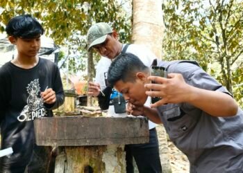 CSR PT Kutai Energi Dorong Warga Loa Janan Kabupaten Kukar Desa Tani Harapan Kembangkan Usaha Madu Kelulut