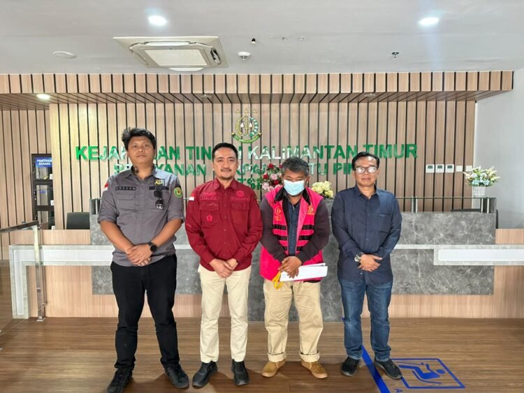 Tersangka MA telah diamankan pihak Kejaksaan terkait dugaan korupsi proyek Bandara Melalan, Kutai Barat, Kaltim. (HO Kejati Kaltim)