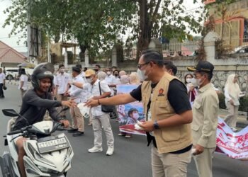 Kabut Asap Samarinda, Kader Gerindra Turun Bagikan Masker
