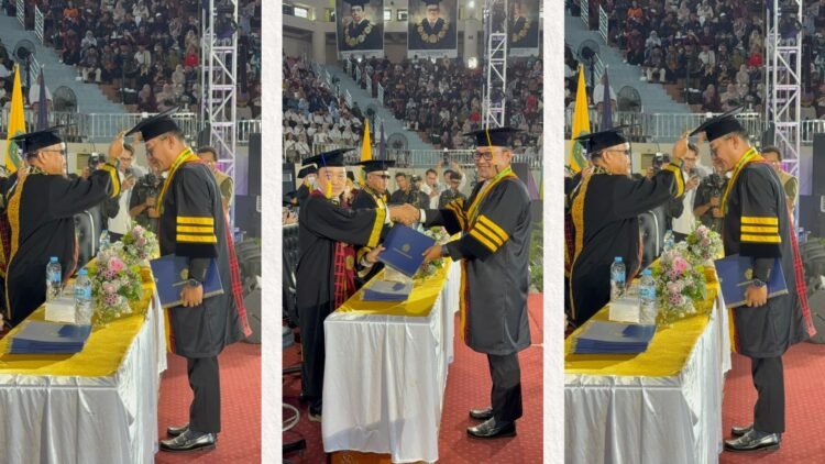 Wakil Gubernur Kalimantan Timur Seno Aji menerima pengalungan tanda kelulusan dan menyerahkan dokumen wisuda dalam prosesi Wisuda Gelombang III Universitas Mulawarman 2026 di GOR 27 September, Kampus Gunung Kelua, Samarinda, Minggu (20/9/2026). Seno Aji resmi menyandang gelar Doktor Ilmu Lingkungan dari Universitas Mulawarman. (ist)
