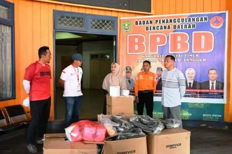 Suasana penyerahan APD pemadaman kebakaran kepada BPBD Kutim oleh PT KPC. Foto : HO- Pro Kutim
