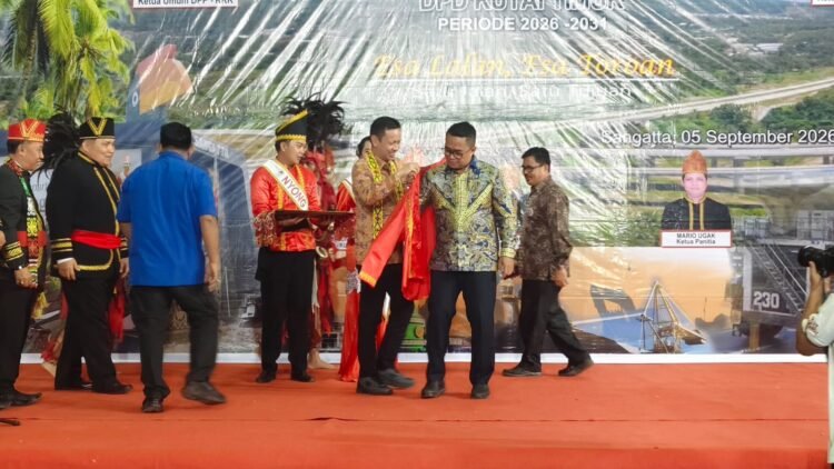 Mahyunadi, Wakil Bupati Kutim saat menghadiri pelantikan dan pengukuhan pengurus Kerukunan Keluarga Kawanua (KKK) DPD Kutai Timur di GOR Kudunggapad, Sabtu (5/9/2026).