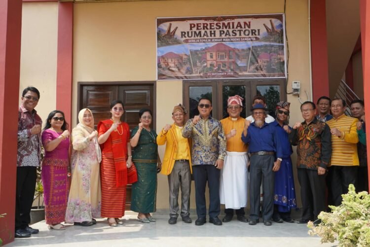 Mahyunadi, Wakil Bupati Kutai Timur saat menghadiri peresmian Pastori Gereja Toraja Jemaat Marendeng di Desa Singa Gembara, Kecamatan Sangatta Utara, Sabtu (5/9/2026)