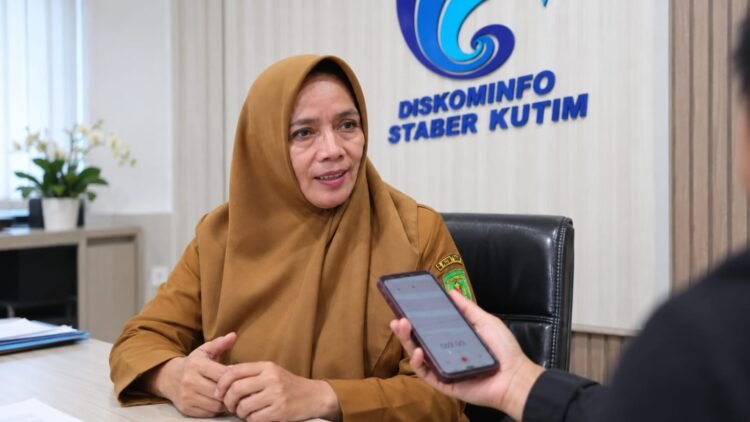 Kepala BPBD Kutim, Sulastin saat diwawancarai di Kantor Diskominfo Staper, Senin (7/9/2026)