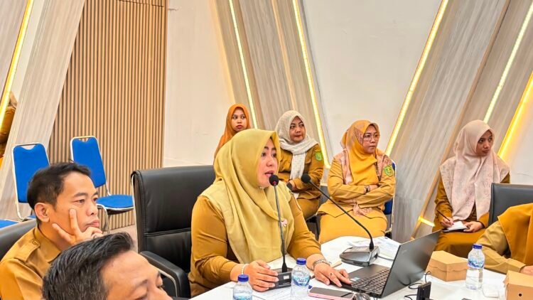 Kepala Desa Singa Gembara Hamriani Kassa saat presentasi Penilaian Desa Berkinerja Baik dalam Pencegahan dan Percepatan Penurunan Stunting (P3S) 2026 tingkat Provinsi Kalimantan Timur