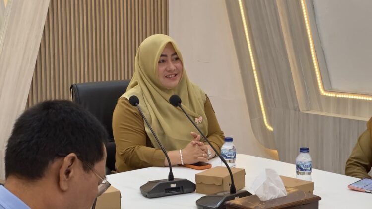 Kepala Desa Singa Gembara Hamriani Kassa saat presentasi Penilaian Desa Berkinerja Baik dalam Pencegahan dan Percepatan Penurunan Stunting (P3S) 2026 tingkat Provinsi Kalimantan Timur.