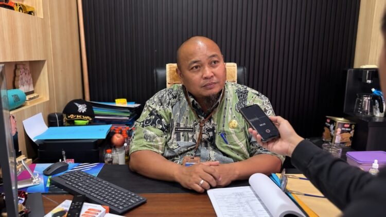 Kabid Permukiman Dinas Perkim Kutai Timur, H. Mohammad Noor saat diwawancarai di Ruang Kerjanya, Kamis (10/9/2026)