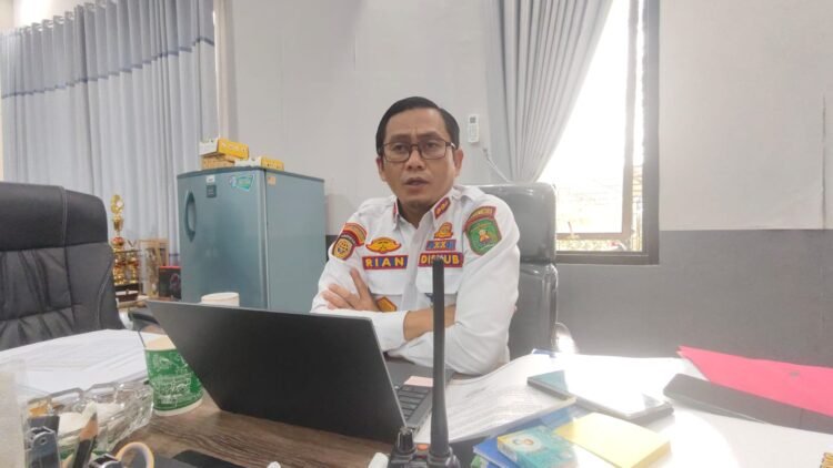 Sekretaris Dinas Perhubungan Kabupaten Kutai Timur, Masrianto Suriansyah saat diwawancarai di ruang kerjanya, Rabu (16/9/2026).