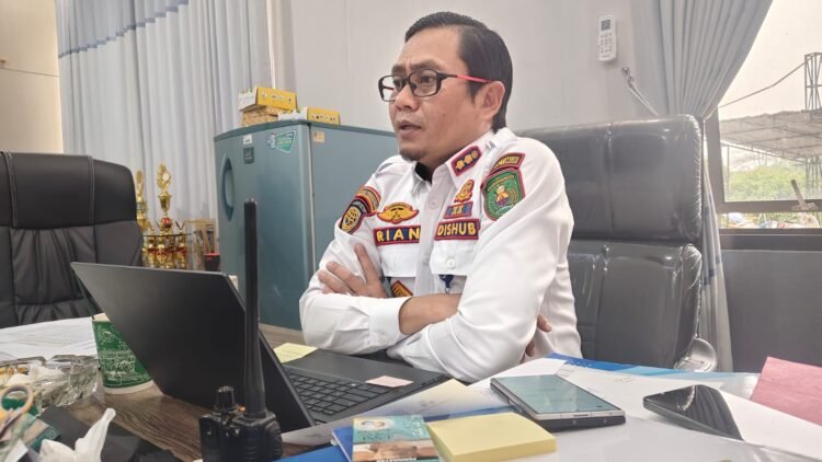 Sekretaris Dinas Perhubungan (Dishub) Kutai Timur Masrianto Suriansyah saat diwawancarai di Ruang Kerjanya, Rabu (16/9/2026).