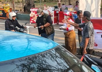 ABPEDNAS Kaltim dan Aji Mirni Mawarni Bersinergi Bagikan Masker kepada Warga Samarinda