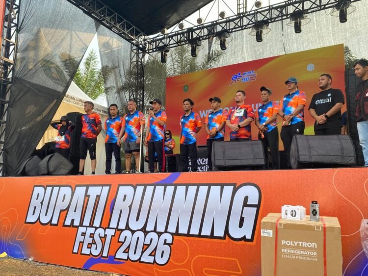 Bupati Kutai Timur (Kutim) Ardiansyah Sulaiman ketika mengakhiri rangkaian Bupati Running Fest 2026.