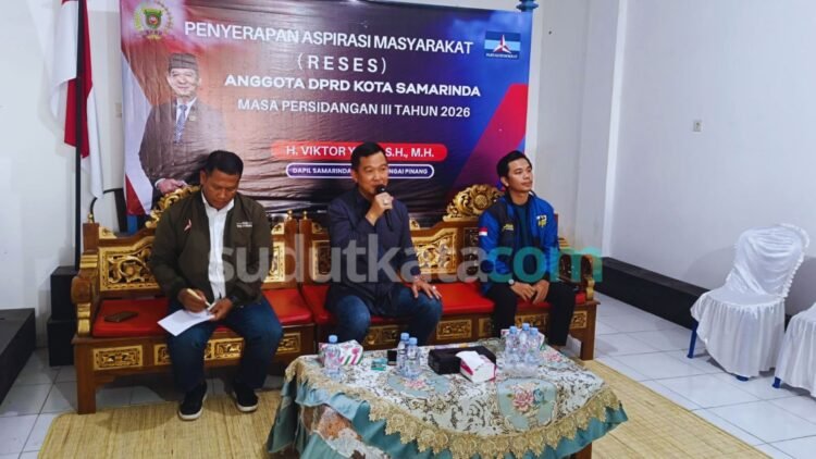 Viktor Yuan, menyampaikan sambutan saat kegiatan reses masa persidangan III 2026 di Sempaja.