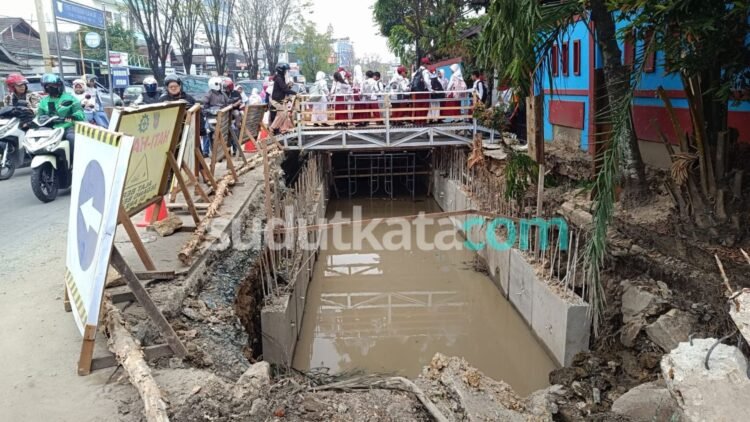 Pekerjaan Drainase di jalan Antasari Samarinda