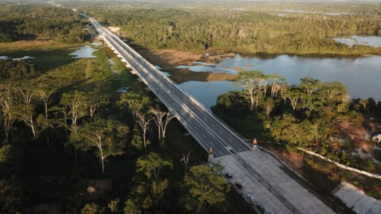 Ilustrasi Jalan Tol Balikpapan–Samarinda di Kalimantan Timur. Pembangunan jaringan jalan tol baru diharapkan dapat memperkuat konektivitas antardaerah dan memperlancar distribusi logistik. (Ist)
