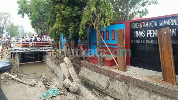 Pekerjaan Drainase di jalan Antasari Samarinda. (Dok. sudutkata.)