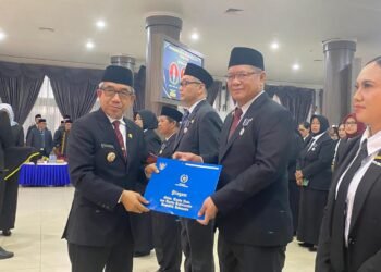 Bupati Kutim Anugerahkan Satyalencana kepada 512 ASN