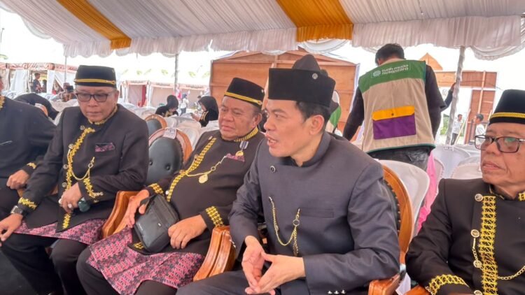 Ketua panitia Erau sekaligus Asisten I Bidang Pemerintahan dan Kesejahteraan Rakyat Sekretariat Kabupaten Kutim, Trisno, saat ditemui usai pembukaan penyelenggaraan perdana secara resmi pada, Minggu (11/10/2026)