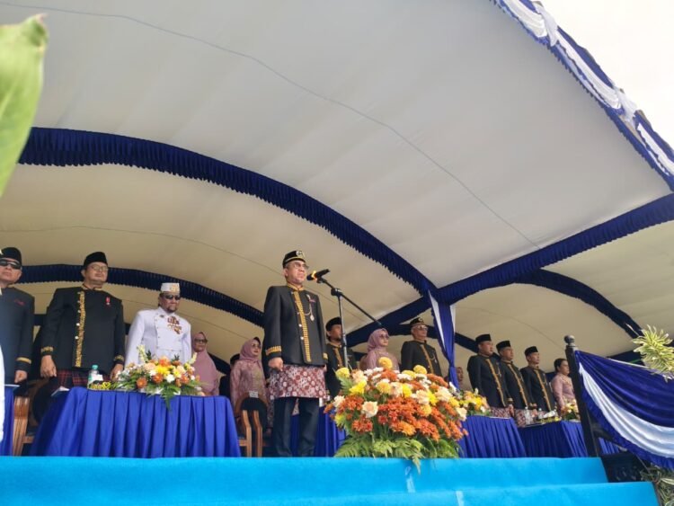 Bupati Kutim Ardiansyah Sulaiman pada upacara Peringatan Hari Ulang Tahun (HUT) ke-27 Kabupaten Kutai Timur (Kutim) yang dipusatkan di Lapangan Kantor Bupati Kutim pada Senin (12/10/2026)