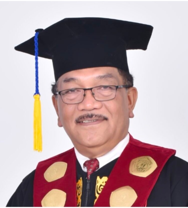 Prof. Dr. Ir. H. M. Aswin, M.M. Guru Besar Fakultas Pertanian Universitas Mulawarman serta anggota Senat Universitas Mulawarman.